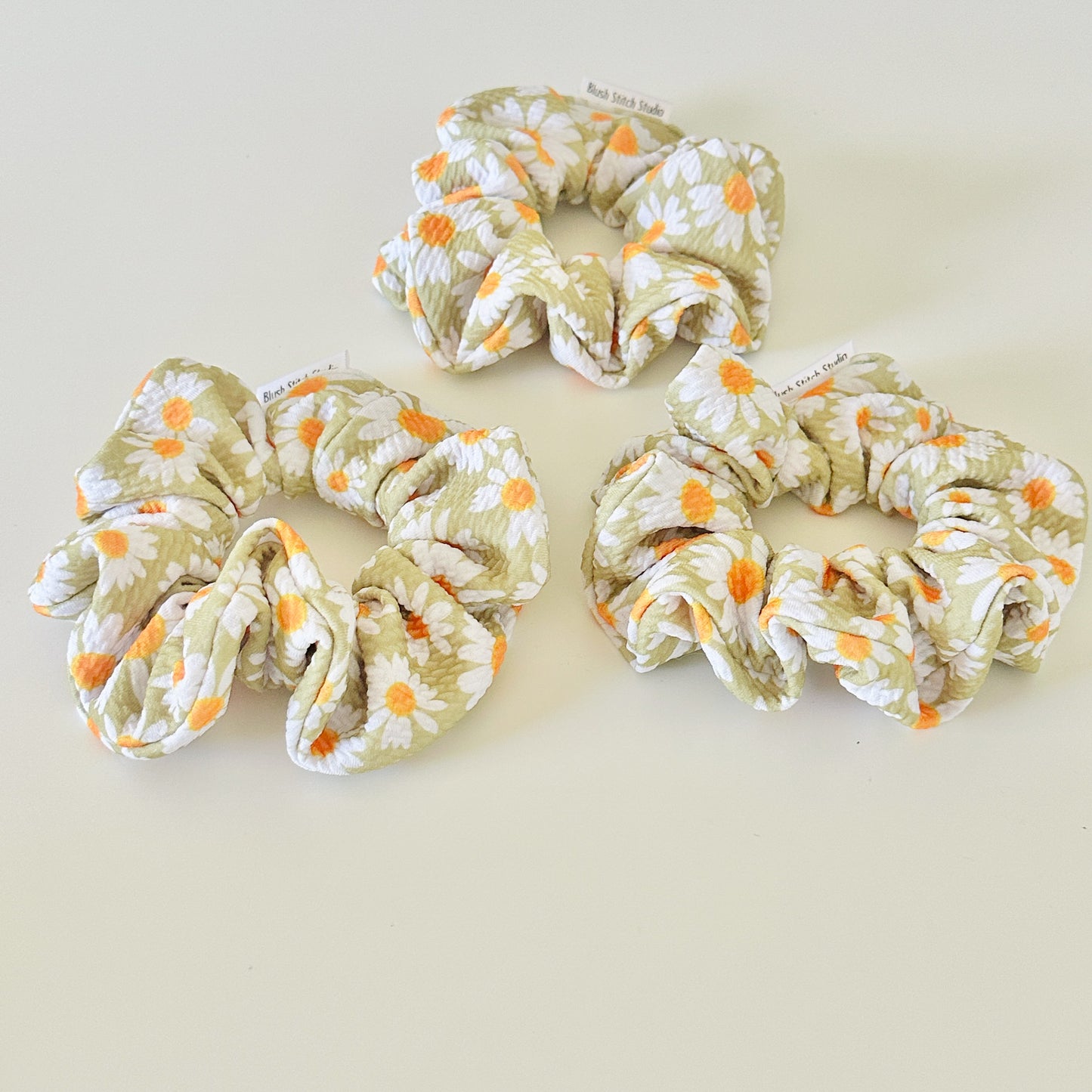 green daisy scrunchie