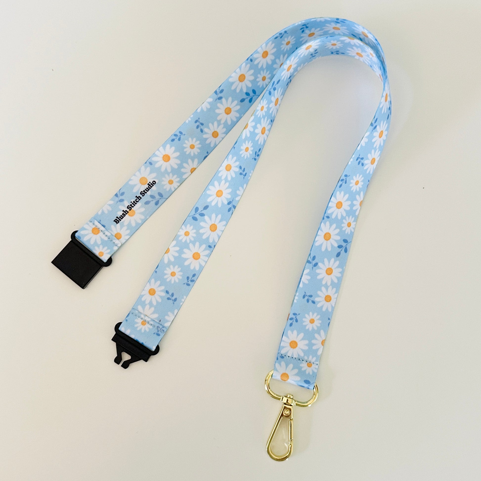 blue daisy lanyard
