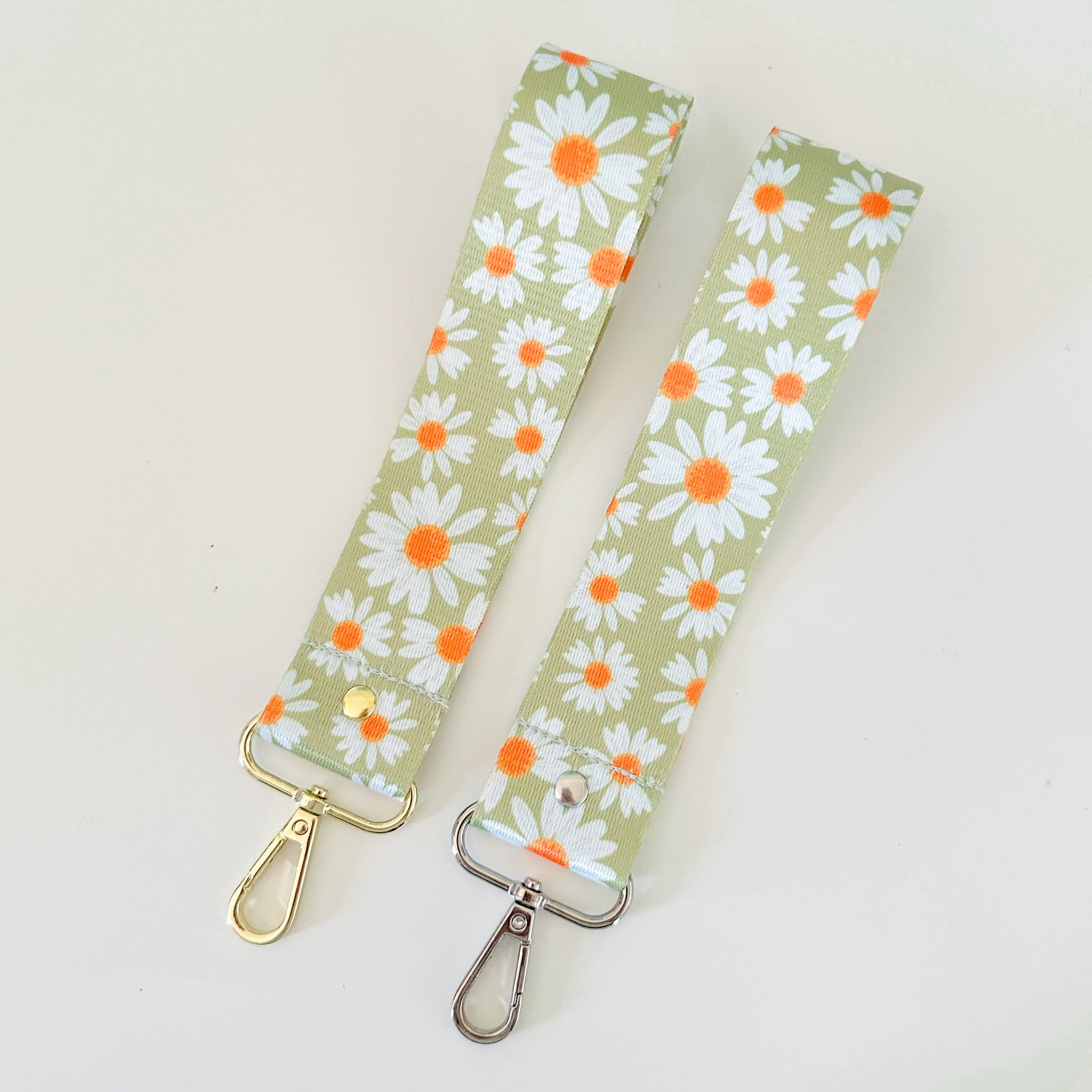 green daisy nylon keychain wristlet