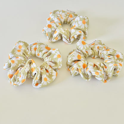 green daisy scrunchie