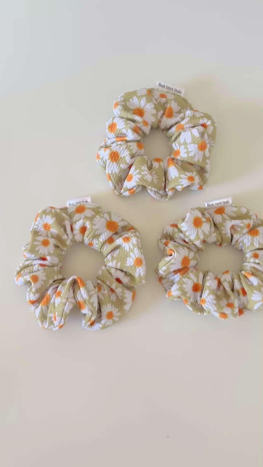 green daisy scrunchie