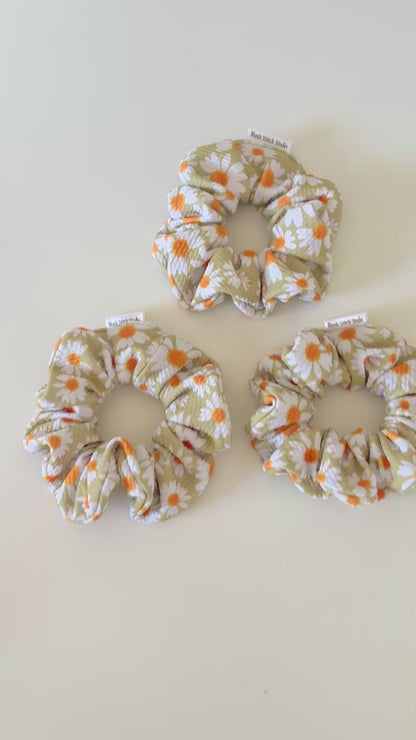 green daisy scrunchie